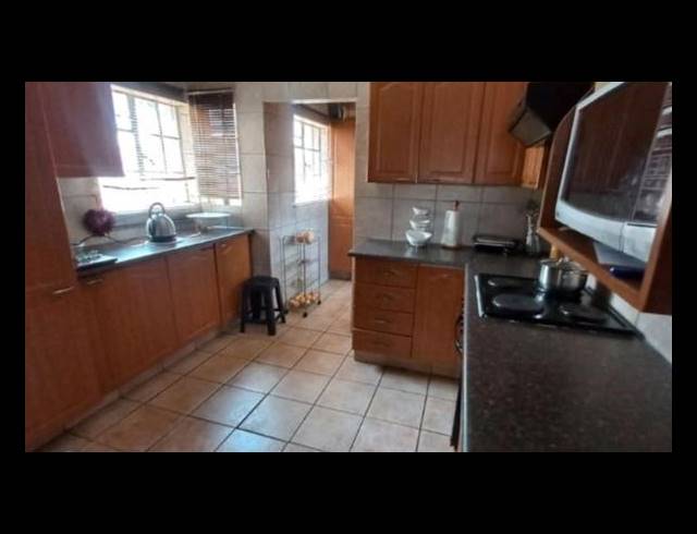 3 BEDROOM TOWNHOUSE FOR SALE IN GLEN MARAIS